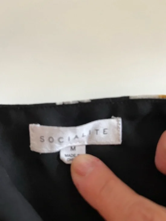 Socialite Black Floral Cami with Scalloped Edge - Picture 3 of 3